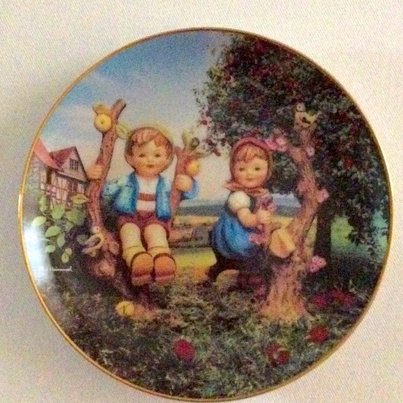 M.I. Hummel 8” Decorative Plate “Apple Tree Boy and Girl” - Picture 1 of 10